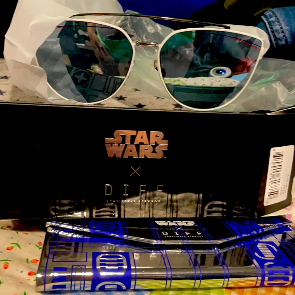 Diffx R2D2 Star Wars   sunnies BRAND NEW